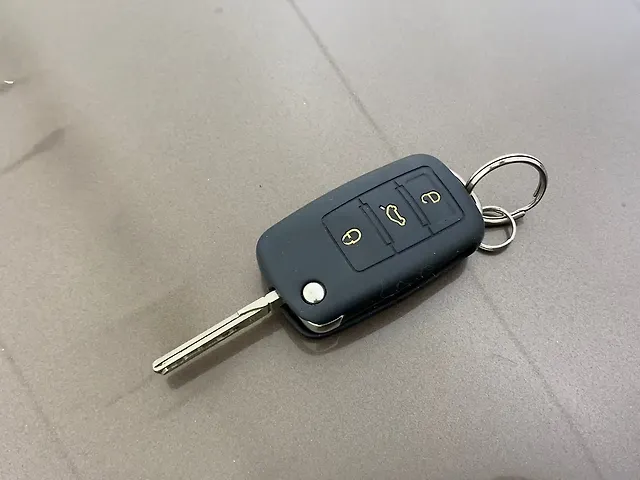 Used Volkswagen Ameo Highline Plus 1.5L AT (D)16 Alloy in Thane