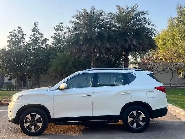Used Mahindra Alturas G4 2WD High AT in Chandigarh