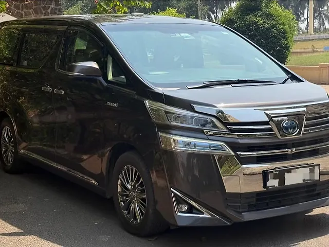 Used 2021 Toyota Vellfire in Mumbai