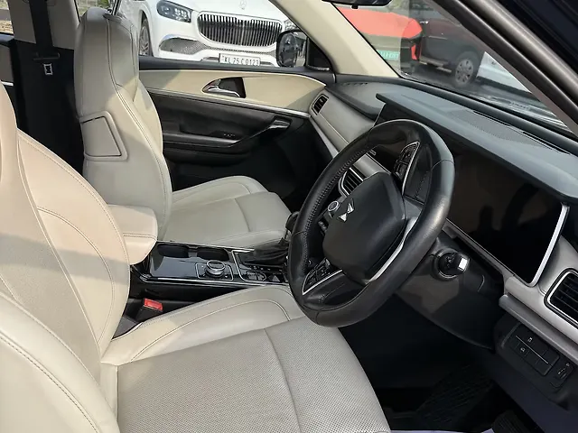 Used Mahindra Old Generation XUV700 AX 7 Petrol AT Luxury Pack 7 STR [2021] in Thrissur