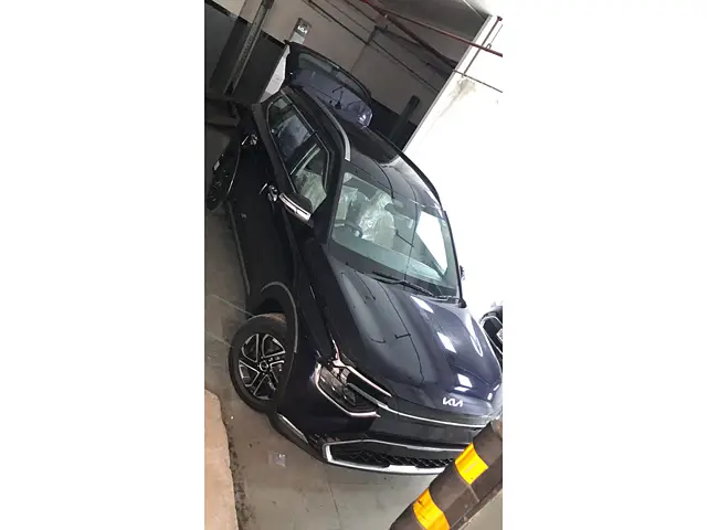 Used 2022 Kia Carens in Delhi