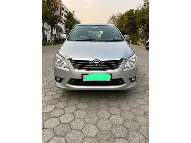 Used 2012 Toyota Innova in Khargone