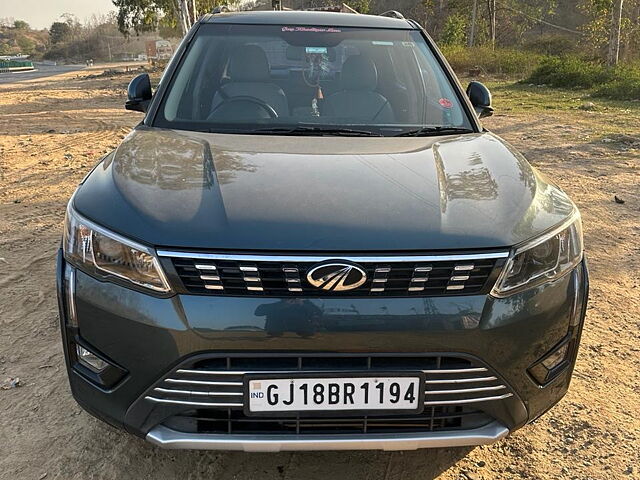 Used Mahindra XUV300 [2019-2024] W8(O) 1.5 Diesel Dual Tone [2020] in Ahmedabad