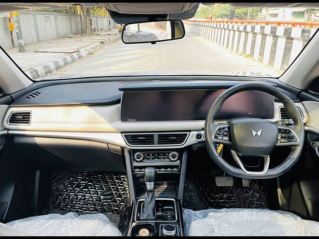 Used Mahindra XUV700 AX 7 Diesel  AT Luxury Pack 7 STR [2021] in Delhi