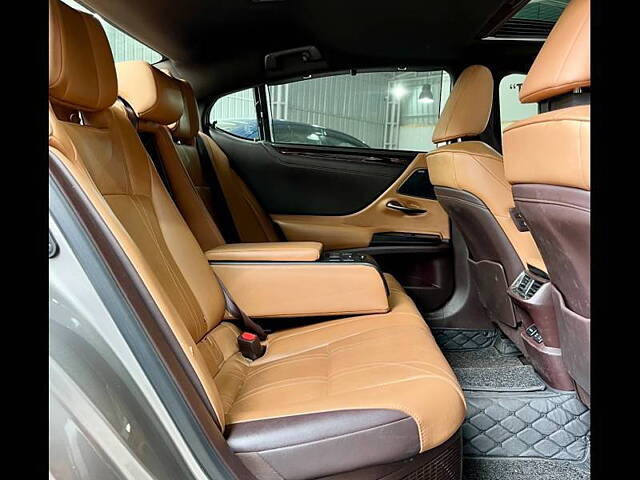 Used Lexus ES 300h [2018-2020] in Hyderabad