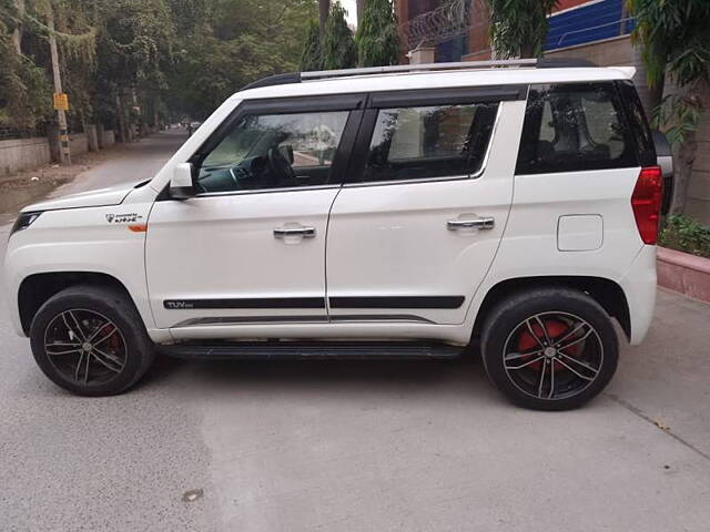 Used Mahindra TUV300 T10 in Delhi