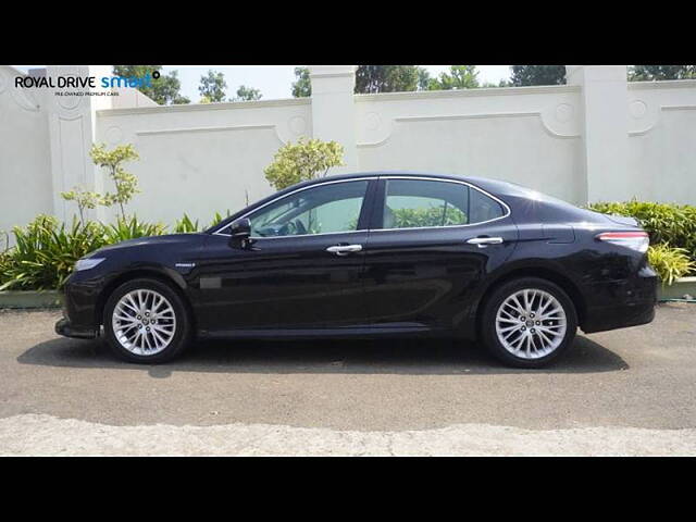 Used Toyota Camry Hybrid in Kochi