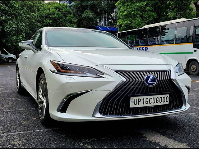 Used Lexus ES 300h Luxury in Delhi