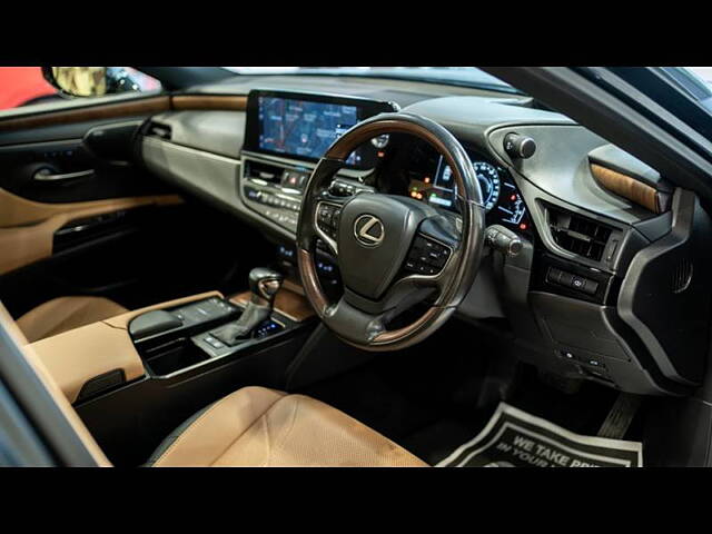 Used Lexus ES 300h Luxury in Delhi