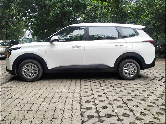 Used Kia Carens Premium 1.5 Petrol 7 STR in Kolkata