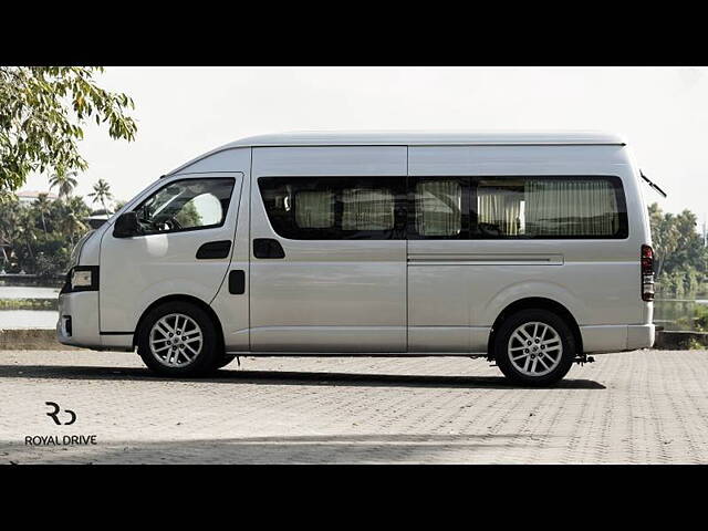 Used Toyota Commuter HiAce 3.0 L in Kochi