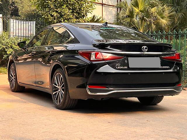 Used Lexus ES 300h Luxury in Delhi