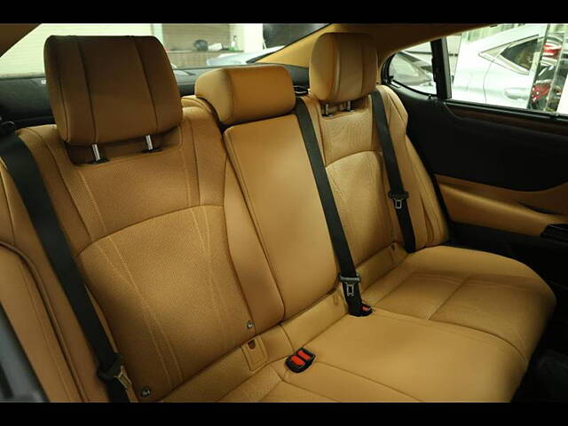 Used Lexus ES 300h Luxury in Chennai