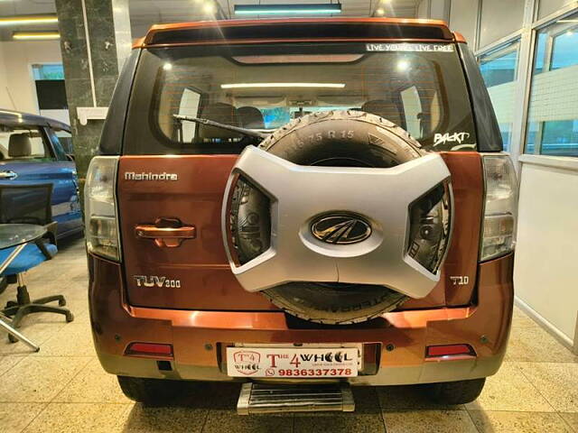 Used Mahindra TUV300 T10 in Kolkata