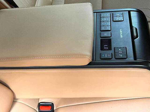 Used Lexus ES 300h Luxury in Delhi