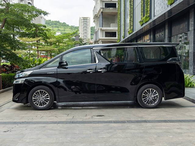 Used Toyota Vellfire VIP – Executive Lounge in Mumbai