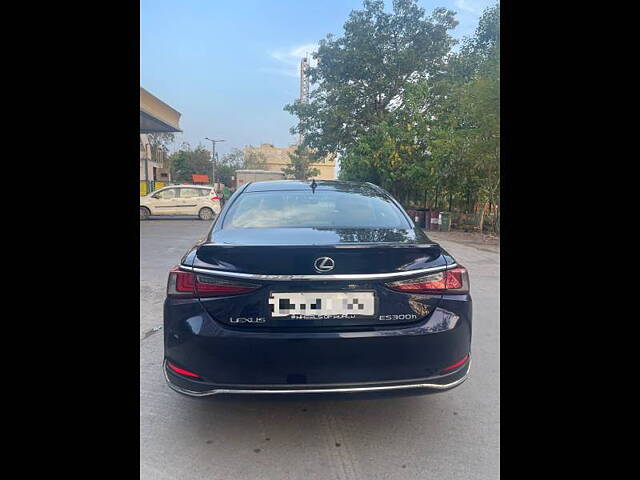 Used Lexus ES 300h Luxury in Delhi