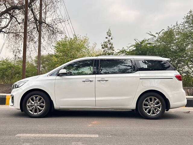 Used 2020 Kia Carnival in Delhi