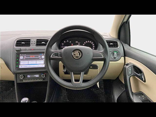 Used Skoda Rapid Style 1.6 MPI in Delhi