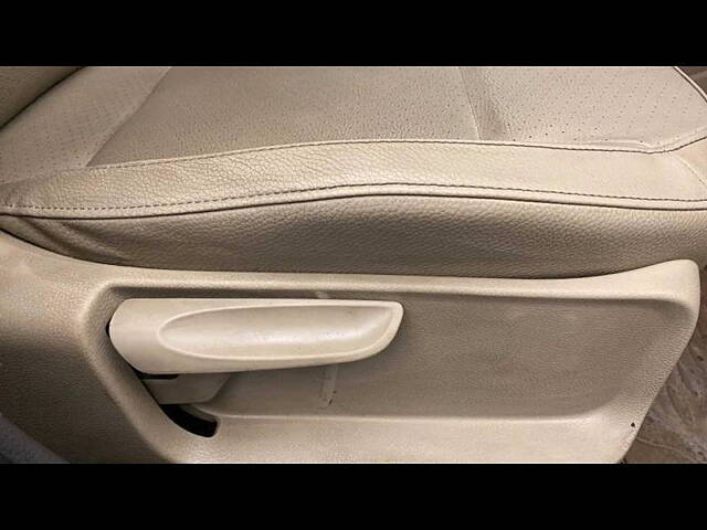 Used Volkswagen Vento [2015-2019] Highline Plus 1.2 (P) AT 16 Alloy in Delhi