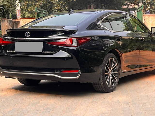 Used Lexus ES 300h Luxury in Delhi