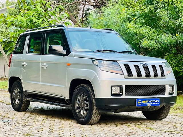 Used Mahindra TUV300 T10 in Ahmedabad