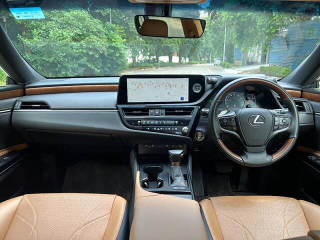 Used Lexus ES 300h Luxury in Delhi