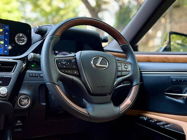 Used Lexus ES 300h Exquisite in Delhi