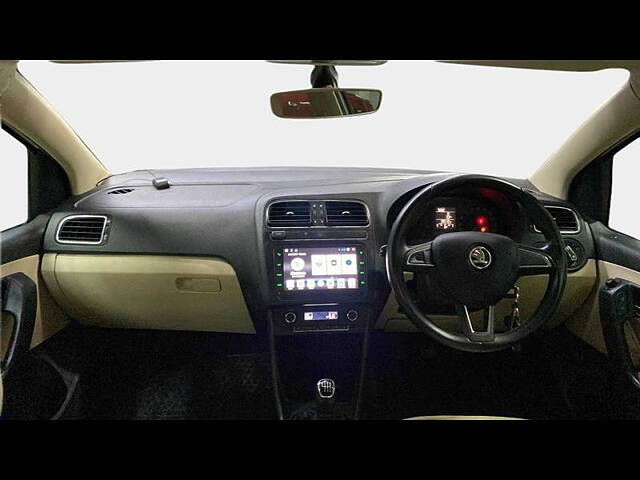 Used Skoda Rapid Style 1.6 MPI in Mumbai