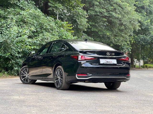 Used Lexus ES 300h Luxury in Delhi