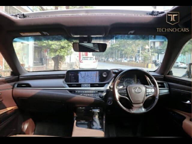 Used Lexus ES 300h Luxury in Mumbai