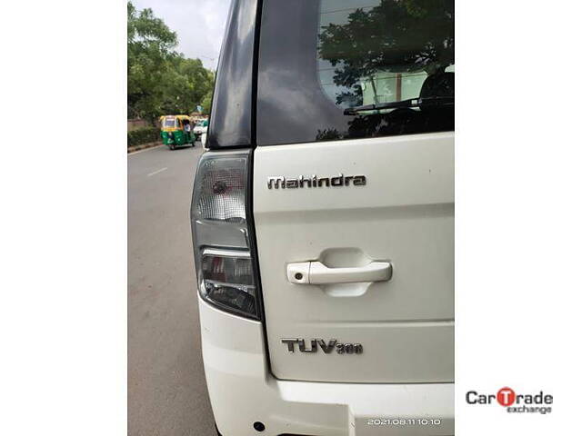 Used Mahindra TUV300 T10 in Ahmedabad