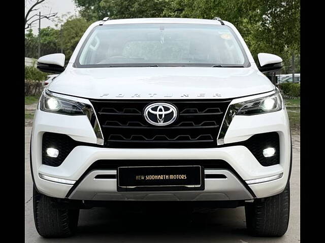 Used Toyota Fortuner 4X2 AT 2.8 Diesel in Delhi