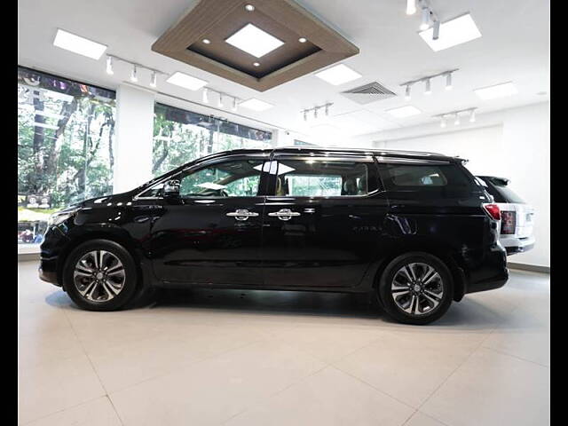 Used 2020 Kia Carnival in Pune