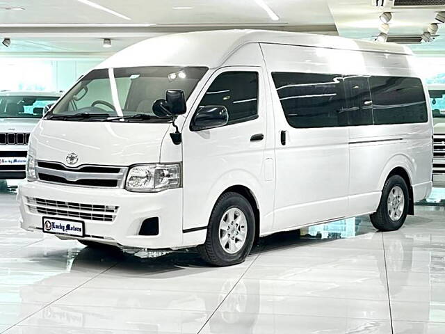 Used 2012 Toyota Commuter in Mumbai