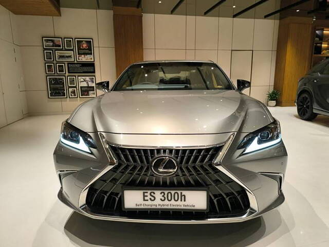 Used Lexus ES 300h Luxury in Mumbai