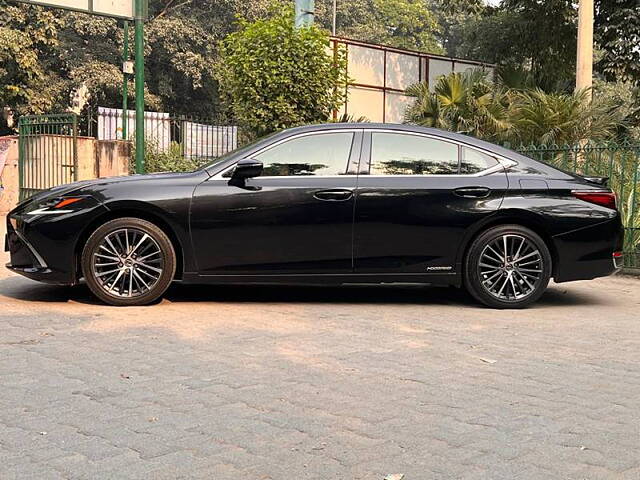 Used Lexus ES 300h Luxury in Delhi