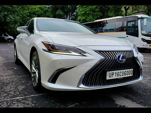 Used Lexus ES 300h Luxury in Delhi