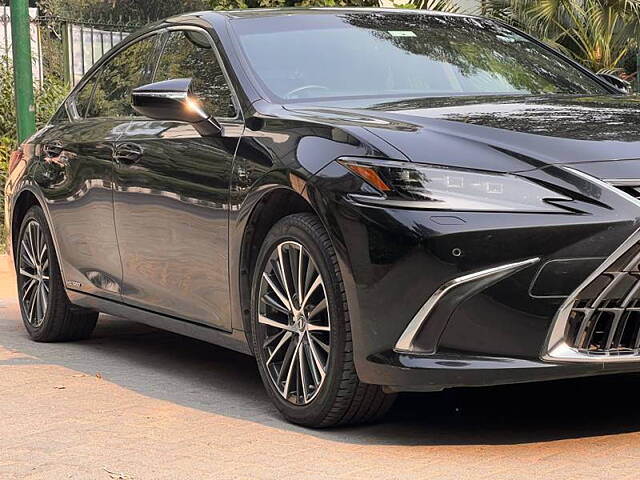 Used Lexus ES 300h Luxury in Delhi