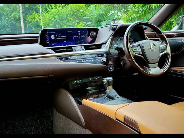 Used Lexus ES 300h Luxury in Delhi