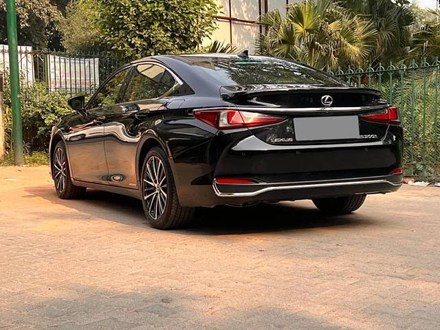 Used Lexus ES 300h Luxury in Delhi