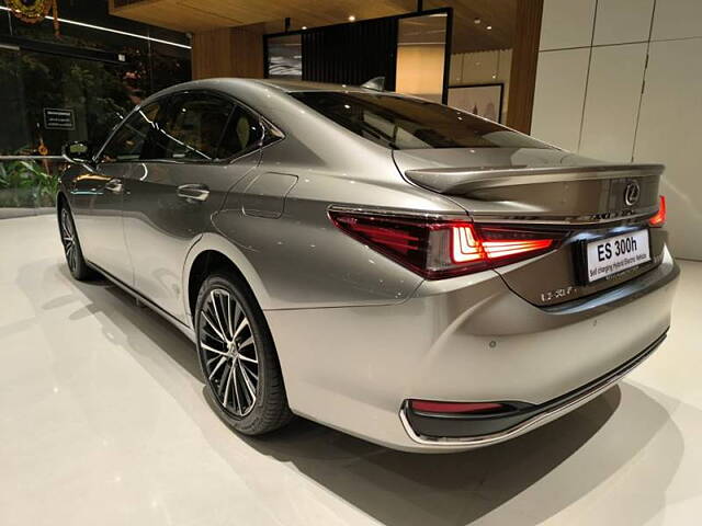 Used Lexus ES 300h Luxury in Mumbai