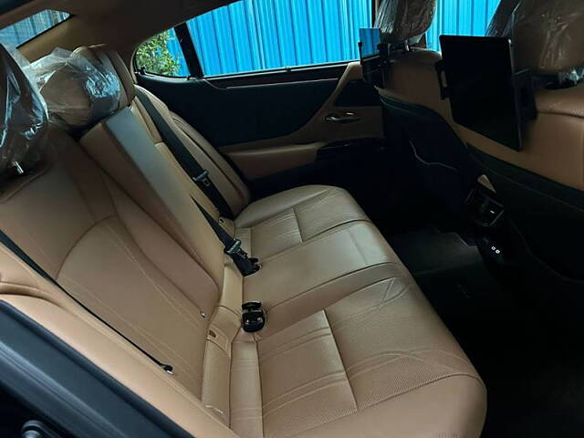 Used Lexus ES 300h Luxury in Hyderabad