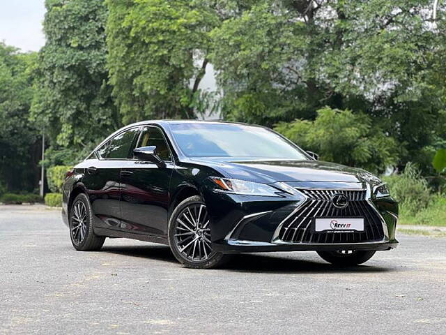 Used Lexus ES 300h Luxury in Delhi