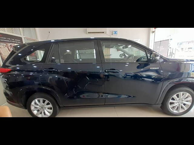 Used Toyota Innova Hycross VX (O) Hybrid 7 STR in Ahmedabad