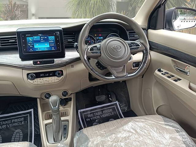 Used Toyota Rumion V AT in Delhi