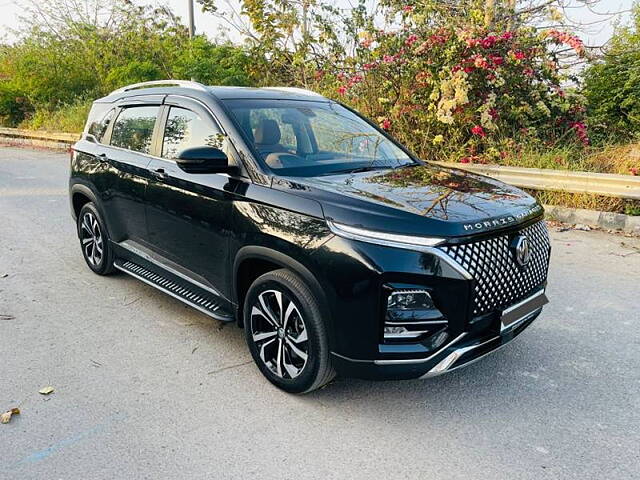 Used MG Hector Plus Savvy Pro 1.5 Turbo Petrol CVT 6 STR Dual Tone in Delhi