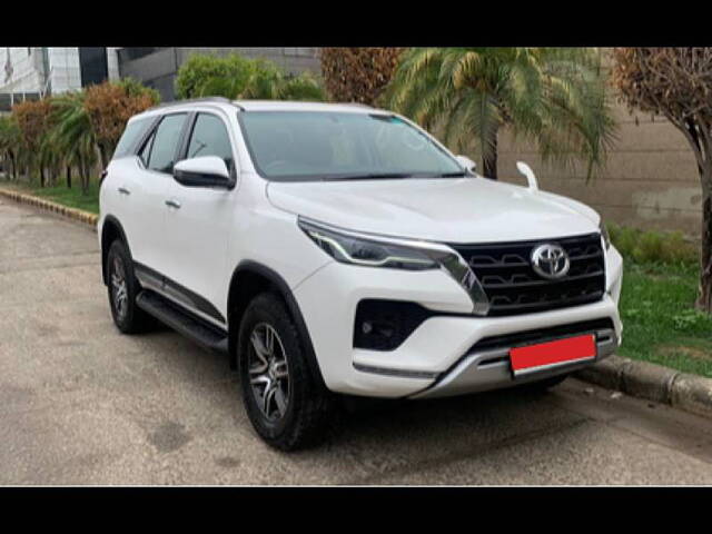 Used Toyota Fortuner 4X2 AT 2.8 Diesel in Delhi