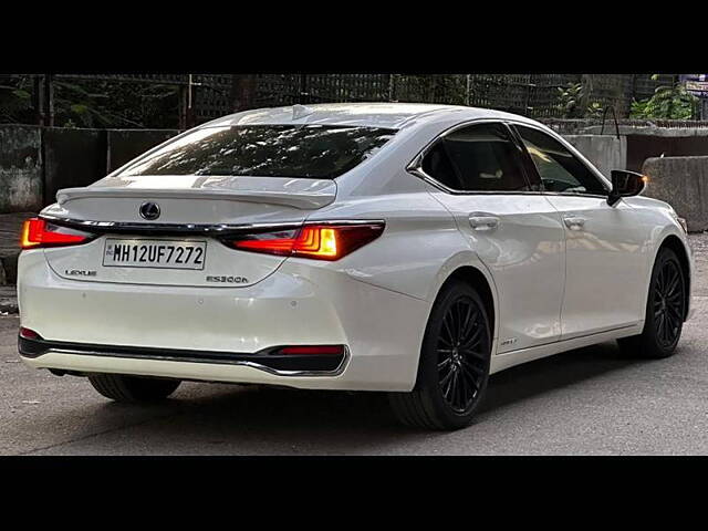 Used Lexus ES 300h Luxury in Mumbai