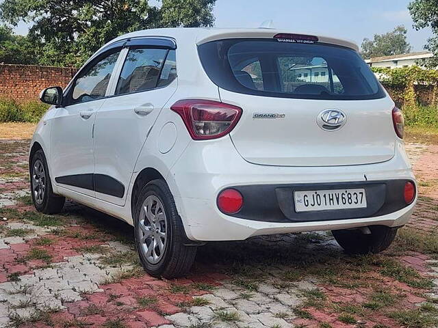 Used Hyundai Grand i10 [2013-2017] Magna 1.1 CRDi [2016-2017] in Ahmedabad